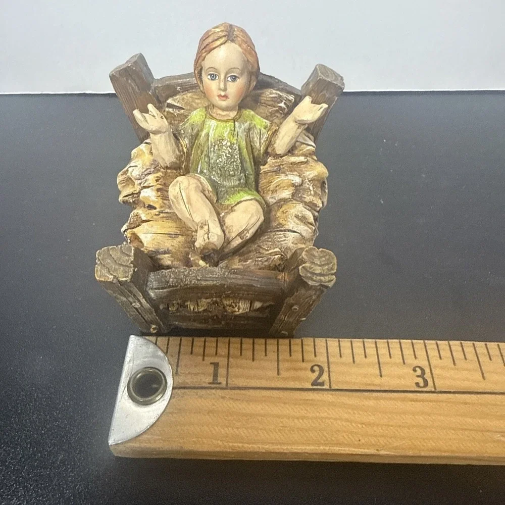 VINTAGE  NATIVITY MANGER BABY JESUS FIGURINE Christmas‎